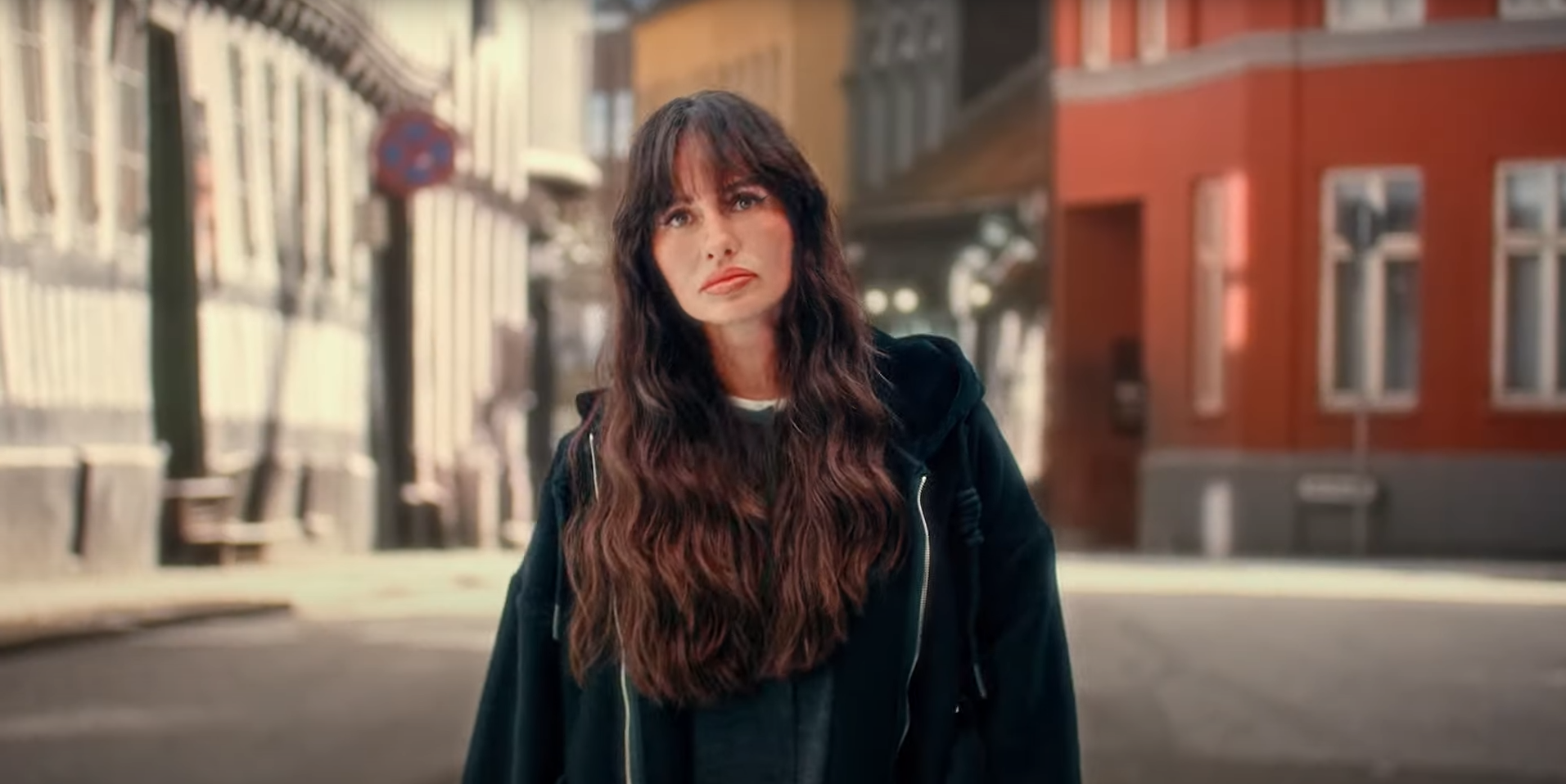 e4308870-76f9-42dd-aa77-6890049878fc_rw_1920