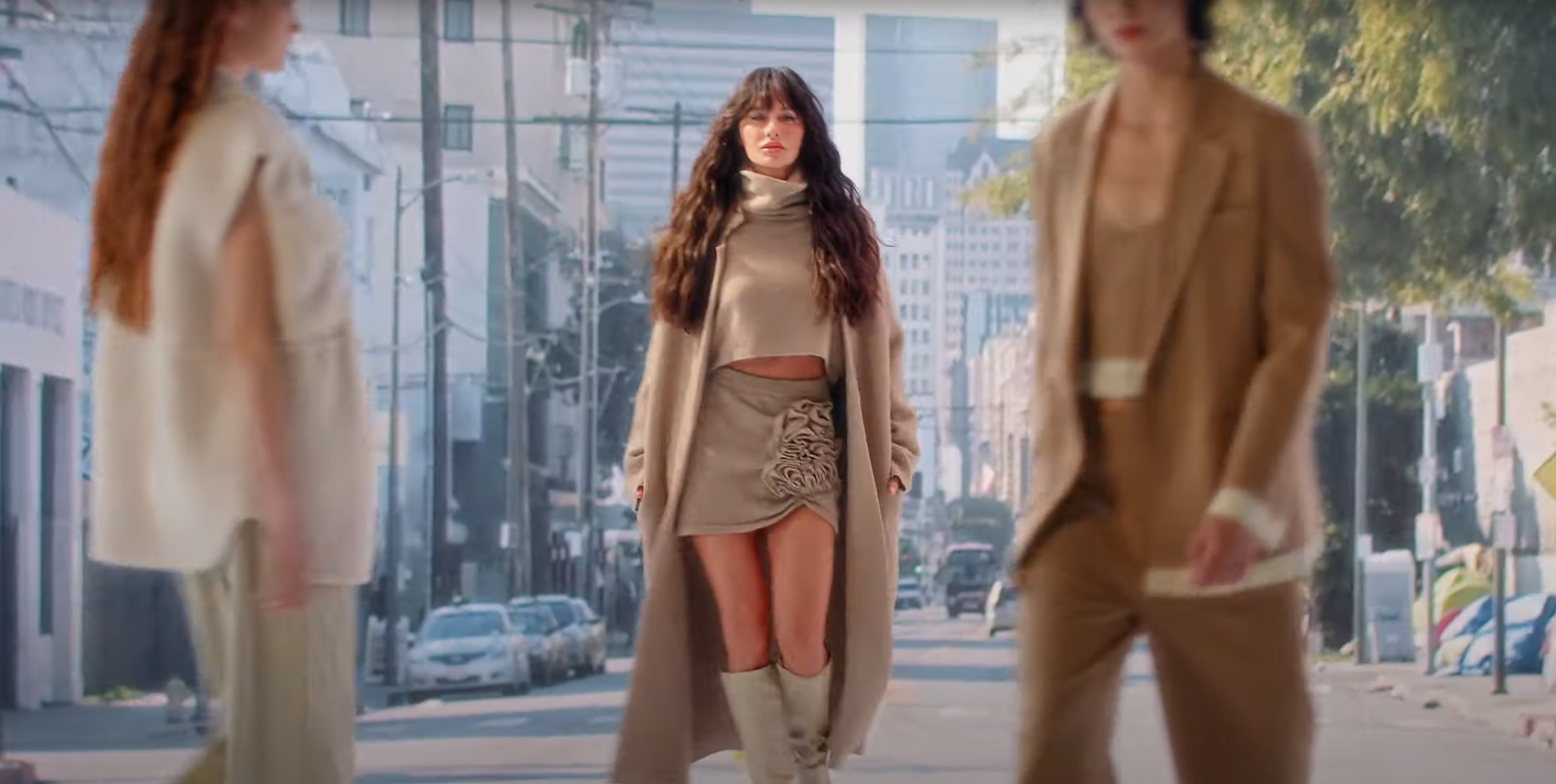 f95fdd13-26ca-4f63-893a-564361065557_rw_1920